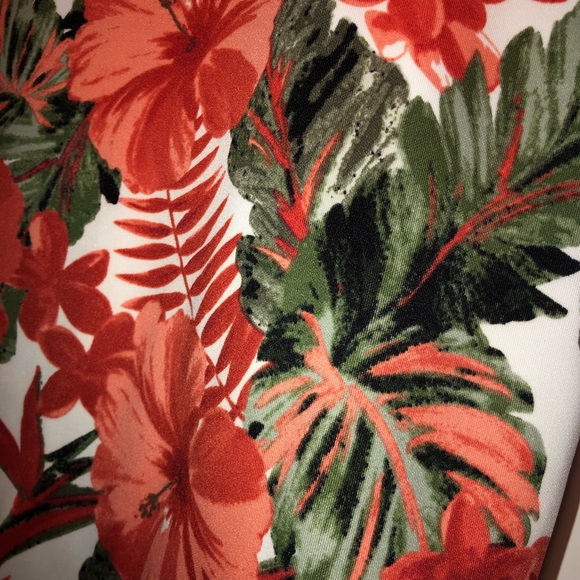 Floral body-con skirt -NEW! - Picture 2 of 6